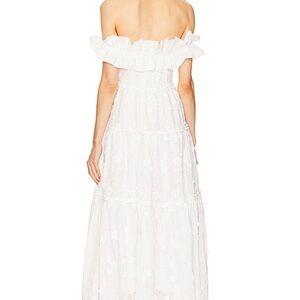 Piccola Dress
ASTR the Label

Color: White
Size: XS
Qty: 1